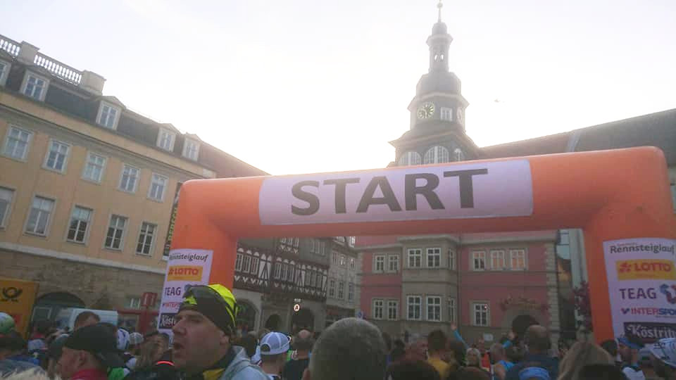 Start des Rennsteig Supermarathons auf dem Marktplatz in Eisenach