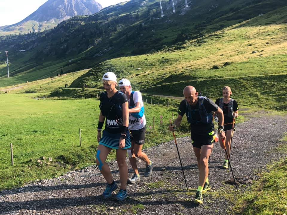 Transalpine Run 2019 - schieben und ziehen gehört für manche Teams einfach dazu (c) PlanB