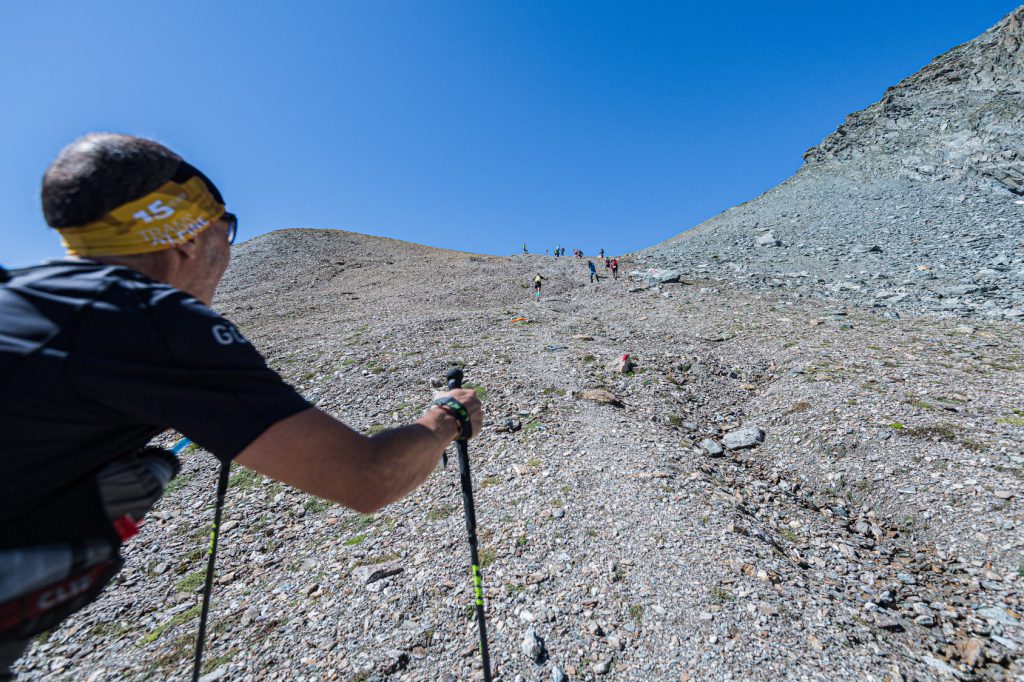 Transalpine Run 2019 - der Weg zur Ochsenscharte geht stur nach oben (c) PlanB / Harald Wisthaler