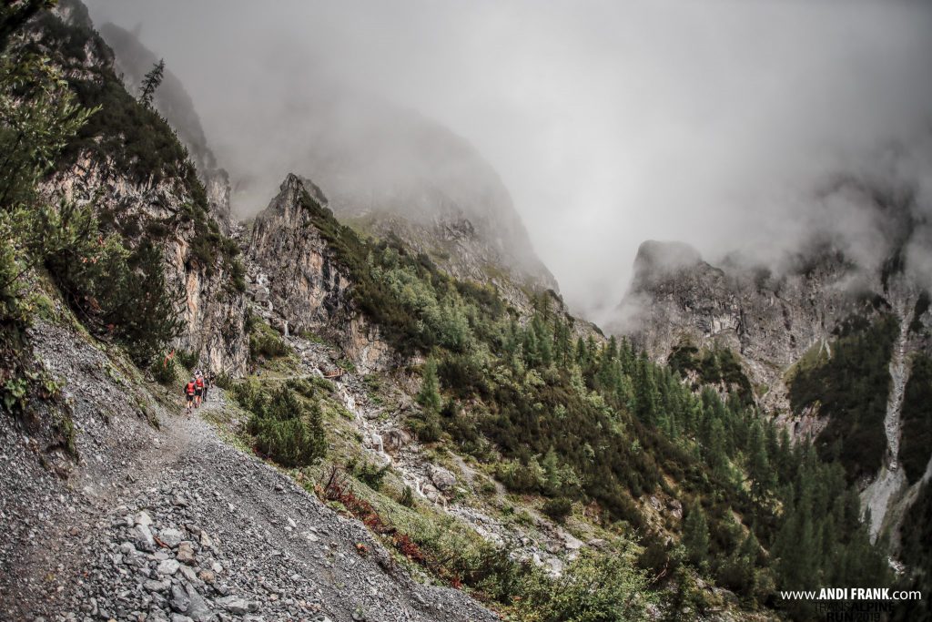 Transalpine Run 2019 - Blick auf die Uina Schlucht (c) PlanB / Andi Frank