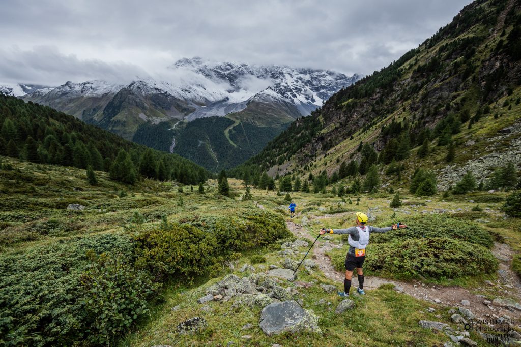 Transalpine Run 2019 - ein letztes Mal Panorama auf der 8. Etappe (c) PlanB / Harald Wisthaler