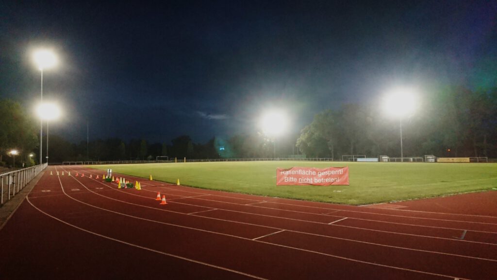 Start und Ziel des Berliner Vollmond-Marathon - das Sport Centrum Siemensstadt